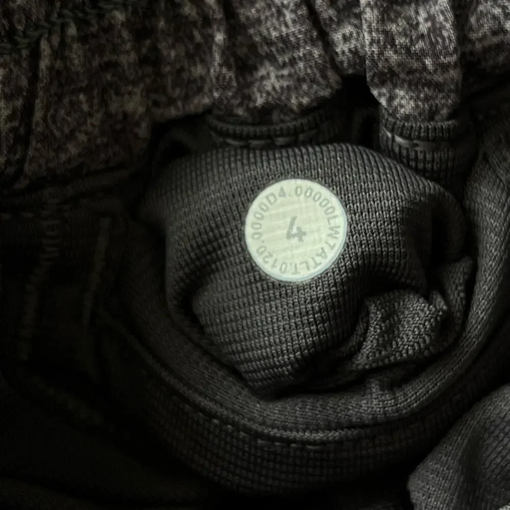 Lululemon hotty hot shorts 4 tall